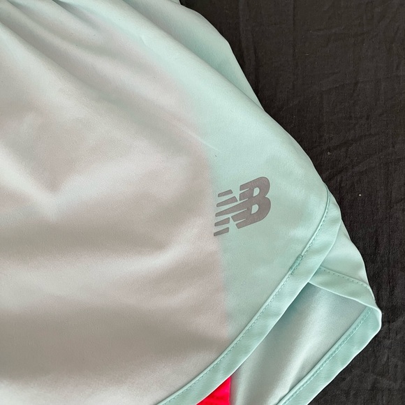 New balance shorts - Picture 2 of 3